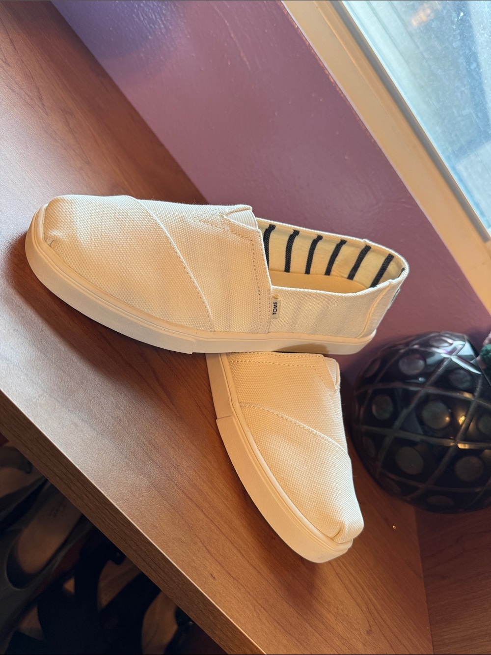 Toms Cream Canvas Slip-On Sneakers Like new